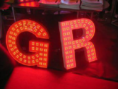 清镇LED发光字常见的安装误区。